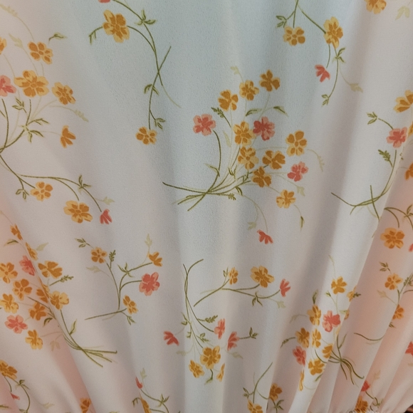 Floral Pink Ruffle romper - Picture 4 of 4